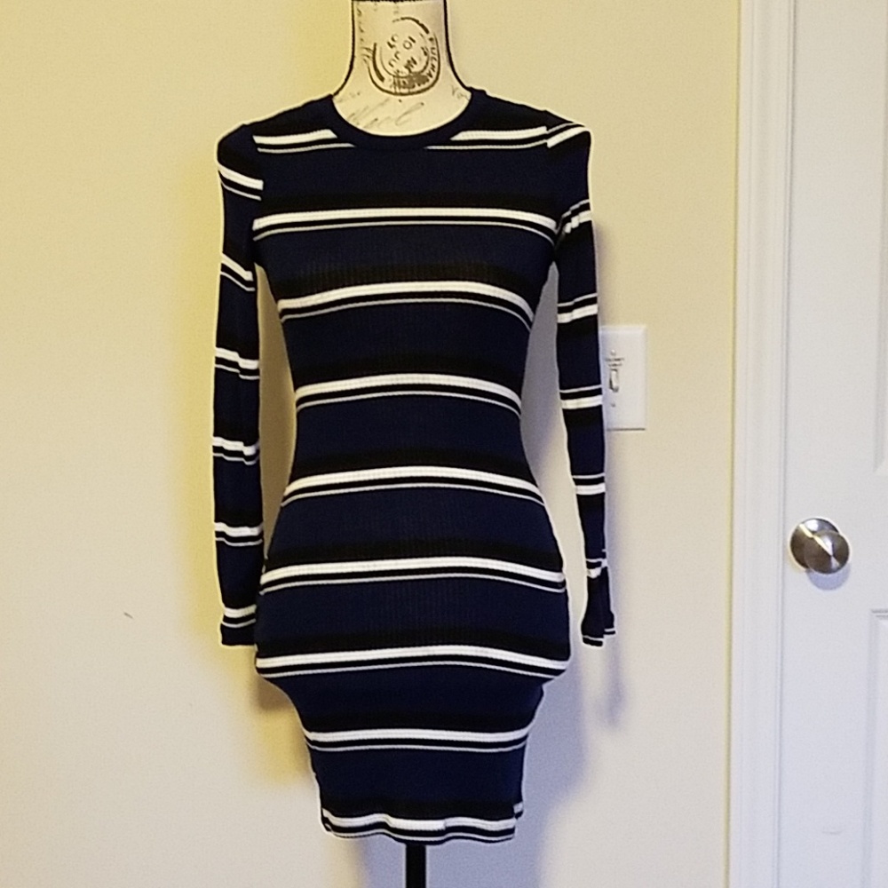 👚 DIVIDED 👚 NAVY BLUE, WHITE, & BLACK TUNIC